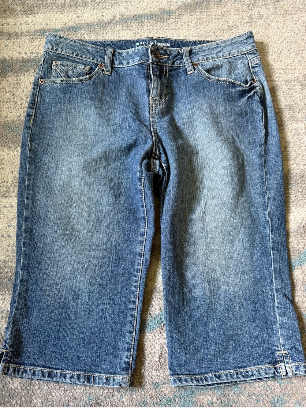 Apt. 9 Women's Size 8P Denim Capris Jeans - Light Blue Wash